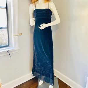 Be Smart? Be Sexy! Shimmering black evening dress